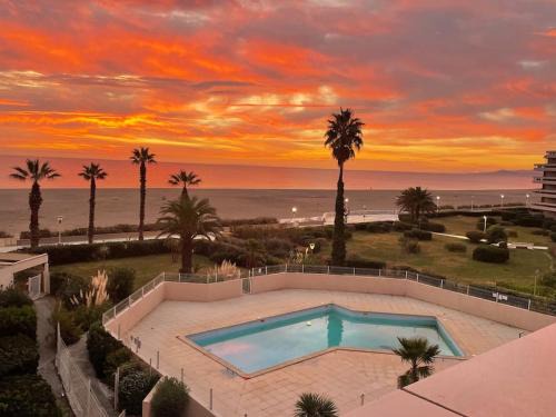 La Cote Radieuse Apartment | Bel appartement vue mer accès direct plage
