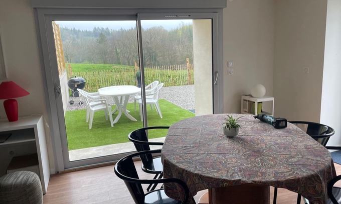 Vicq-sur-Breuilh Apartment | BEL Appartement VUE SUR LA Campagne Dans UN Village Typique