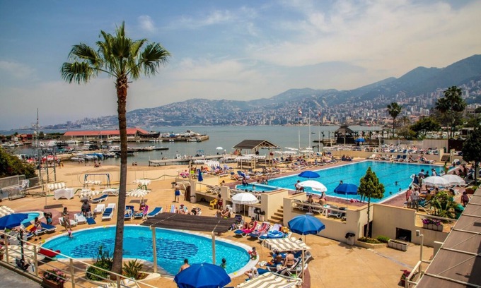 Jounieh Hotel | Bel Azur Hotel & Resort