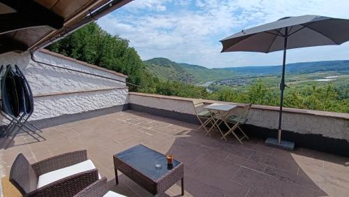 Uerzig Cabin | BelaVista'nBed - Peaceful Studio with private Terrace and Amazing Mosel Valley Views