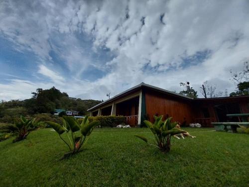 Sierra Bed & Breakfast | Belcruz family lodge