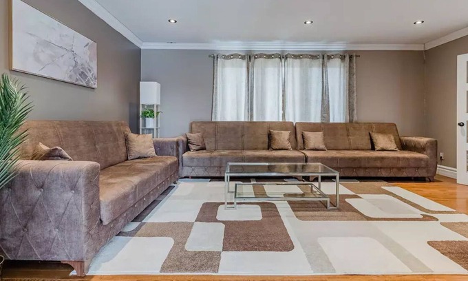 Caledon Cottage | Belfountian ~Amazing 3BR ~ Swimming Pool ~ HotTub