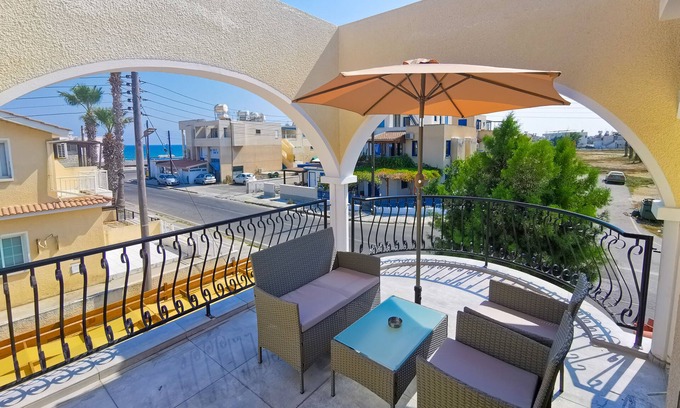 Oroklini Apartment | Bella Ciao Beach 2bdr Apartments with Veranda, 2, 3 (1D, 2S)