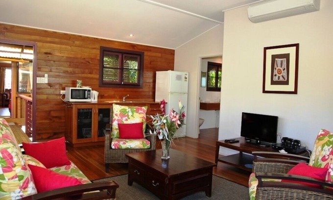 Mission Beach House | Bella Coola - Chilko - Romantic Cottage