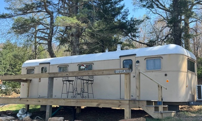 Floyd House | Bella - Green Acres Resort