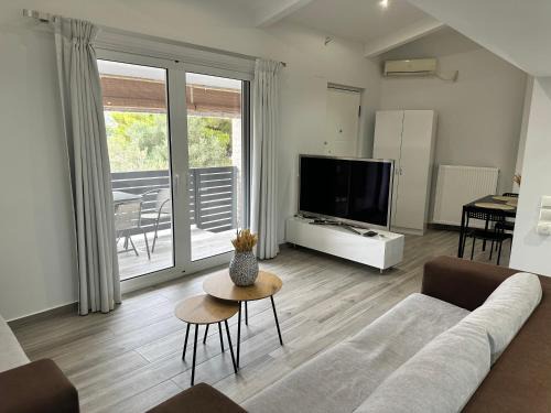 Lavreotiki House | Bella House