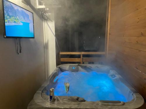 Craiova Apartment | BELLA Luxury Penthouse with outside JACUZZI and Barbecue area