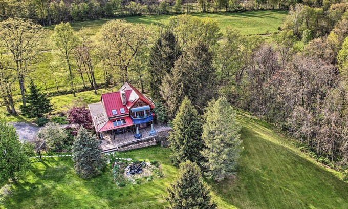 Berkeley Springs House | 'Bella Mattina:' 10 Acres w/ Beautiful Views!