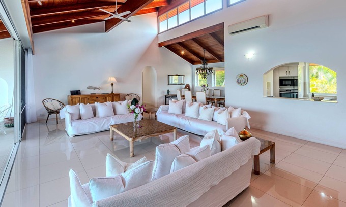 Hamilton Island Apartment | Bella Vista East 9: 2 bedroom oceanview apartment with golf buggy