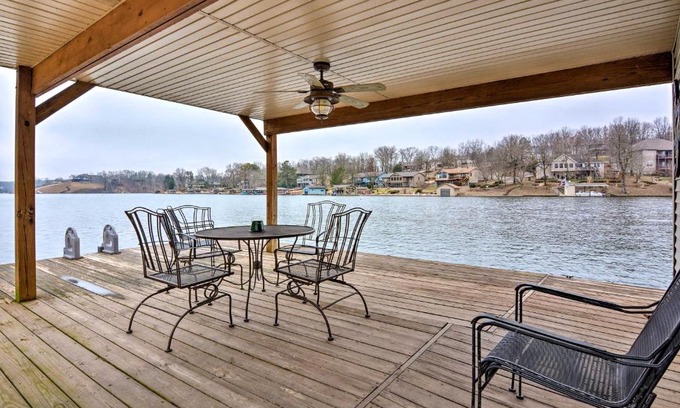 Bella Vista House | Bella Vista Home with Kayaks and Deck on Loch Lomond!