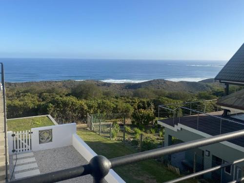Brenton-on-Sea House | Bellamore - Stylish Loft Studio with Sea Views