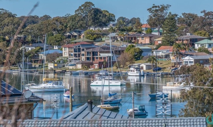 Buttaba House | Bellavista @ Buttaba - dog friendly - family home
