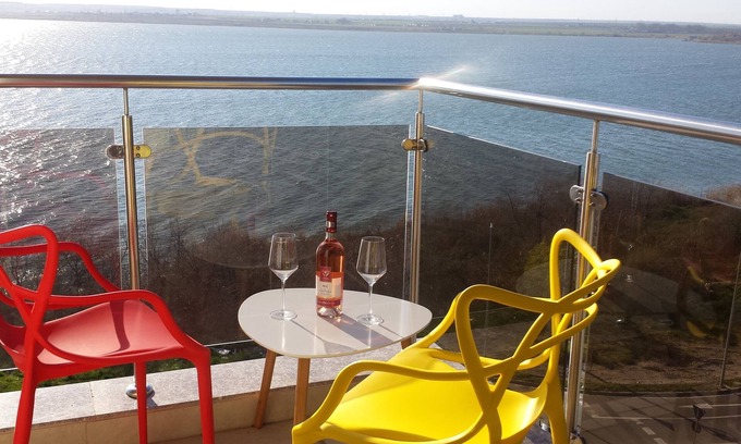 Constanta Apartment | BellaVista Summerland