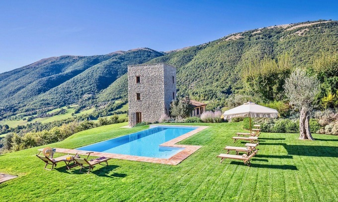 Montelovesco Villa | BELLAVISTA - Three Bedroom Villa, Sleeps 8