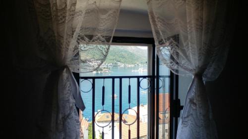 Perast House | BellaVistaZmukic Guesthouse