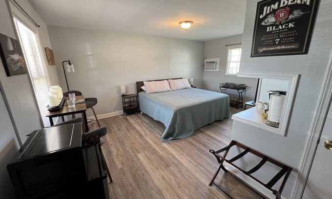 Bardstown Apartment | Belle Beam Room-easy walk to downtown & 10mins to distilleries-NO Cleaning Fee!
