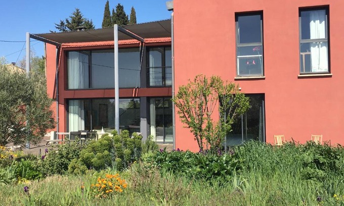 Pujaut Bed & Breakfast | Belle chambre avec vue dans maison d'architecte