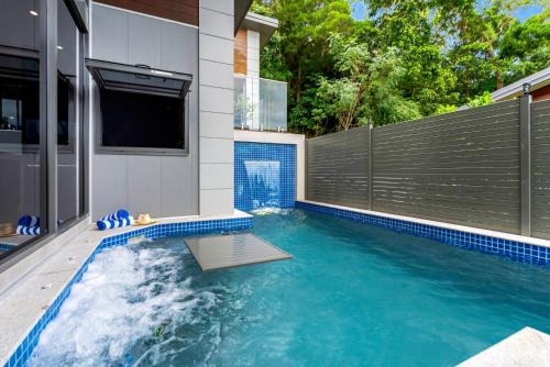 Trinity Beach House | Belle Escapes Bluewater Breeze