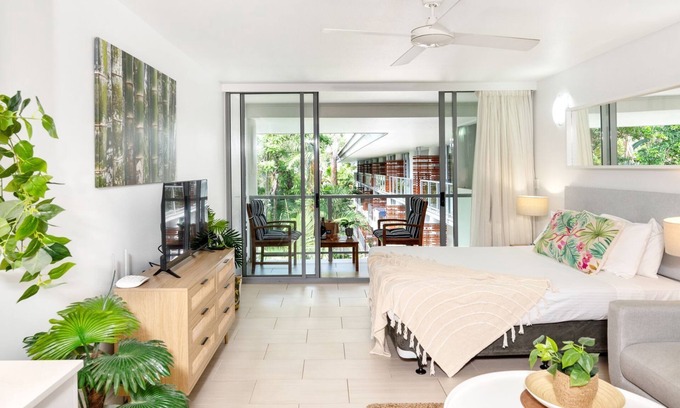 Palm Cove Apartment | Belle Escapes Drift Beachfront Resort Suite 3401