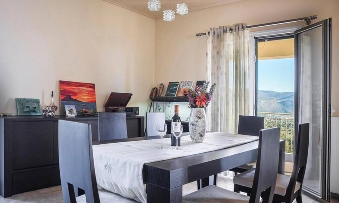 Lakithra Villa | Belle Helens 3-bedroom villa in Lakithra with AC, WiFi, Pool