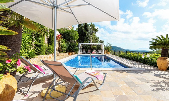 Urbanitzacio la Font Ski Chalet | Belle La Font 4 | Villa w/pool and beatiful views | Exclusive residential area