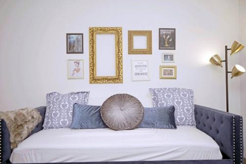 Southwest Anaheim Apartment | Belle Suite -8mins from Disney, Centrally Located!
