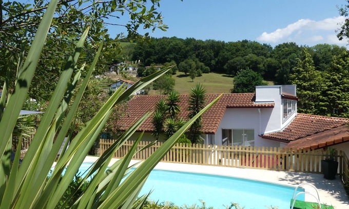 Behobie Villa | Belle villa 4* avec piscine vue montagne et au calme 6 min de la plage