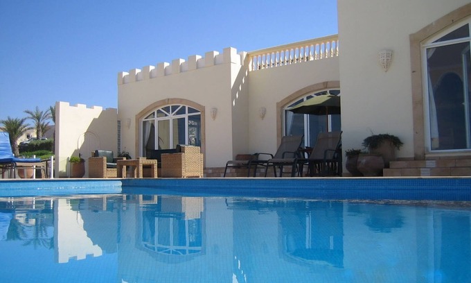 Tnine Aglou Villa | Belle Villa Face à L'océan Avec une Piscine Privée. 4 km South of Aglou