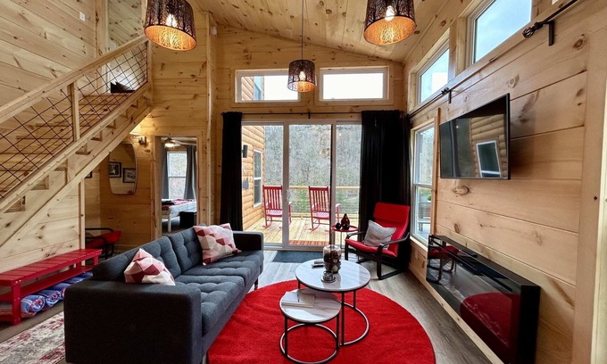 Stanton Cabin | Belle Vue Lookout | Hot Tub | RRG | Nada Tunnel
