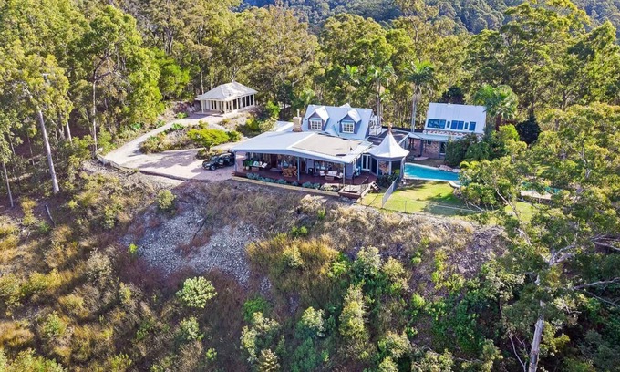 Advancetown Villa | Belleview on Beechmont Private Gold Coast Estate