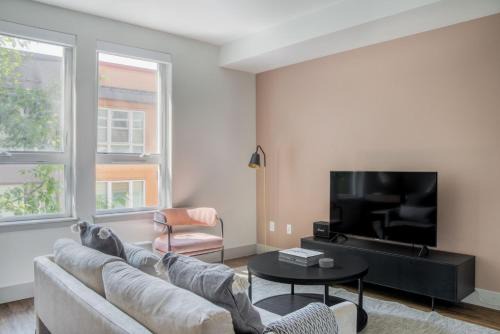 West Bellevue Apartment | Bellevue jr 1br w lounge gym nr coffee shops SEA-612