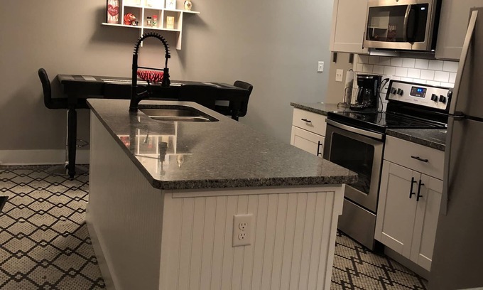 Bellevue Apartment | Bellevue's Hidden Treasure- 5 min to Cinti- First Floor -2BR 1BA