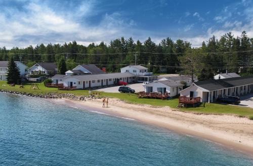 Mackinaw City Hotel | Bells Melody Motel