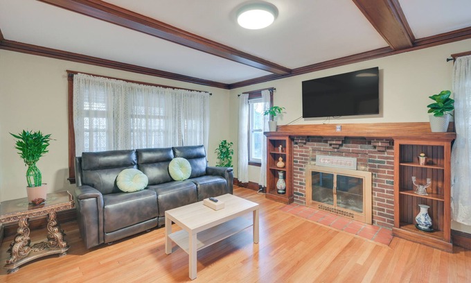 Belmont House | Belmont Home < 3 Mi to Harvard Square!