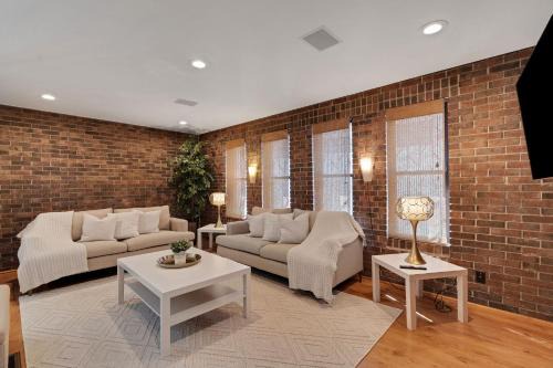 Old Fourth Ward House | Beltline Beauty Mins to Benz Stadium, Game Room