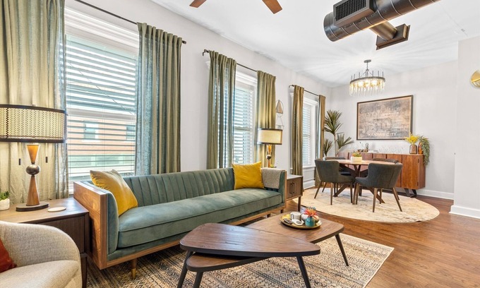 Westport Apartment | Belvedere 2 - Remodeled 2 Bed Walkable to Westport!