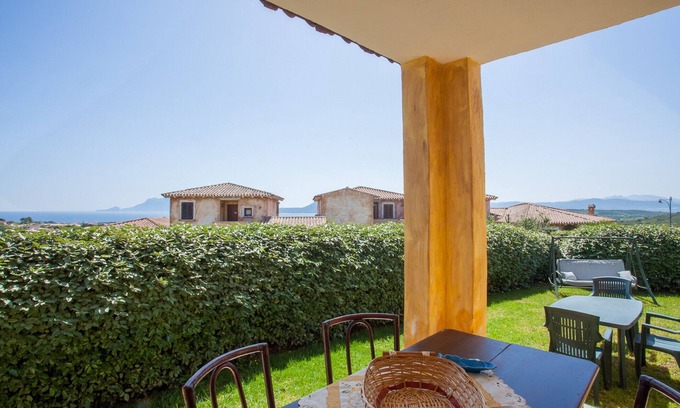 Pittulongu Apartment | Belvedere Suite G - flat with pool in Pittulongu