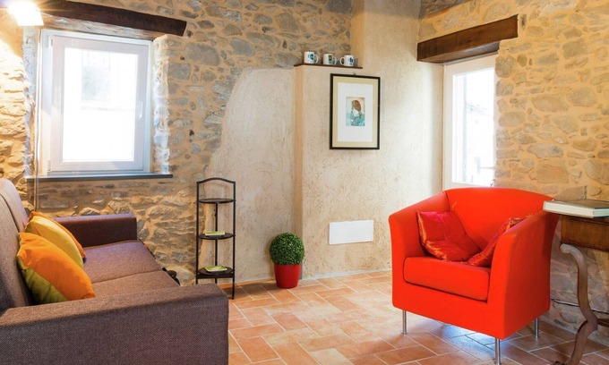 Pascoso House | Belvilla by OYO Holiday home with garden