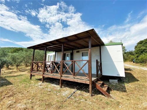 Capraia e Limite House | Belvilla by OYO Casa Bianca 4 pax
