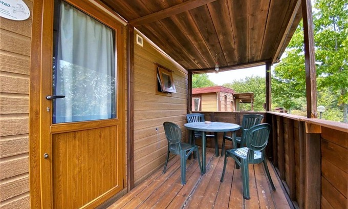 Capraia e Limite House | Belvilla by OYO Lovely bungalow with a shared pool