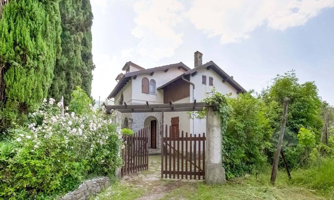 Fivizzano Villa | Belvilla by OYO Villa Cerignano