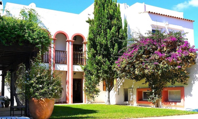 Siesta House | Belvilla by OYO Villa Las Petunias