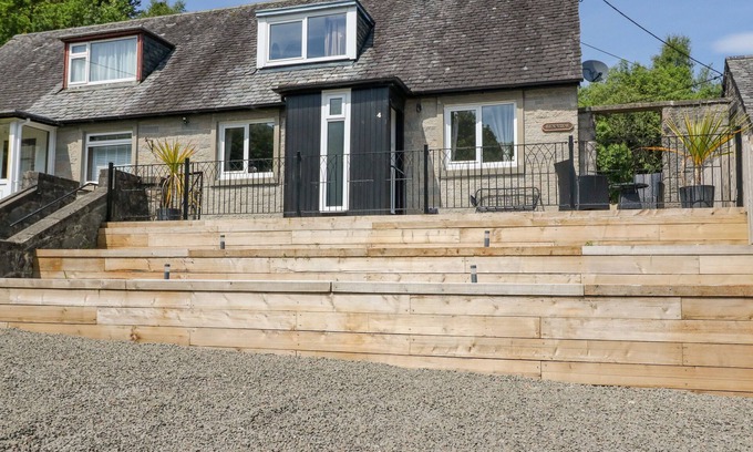 Tarbet Cottage | BEN VIEW, family friendly, character holiday cottage in Arrochar