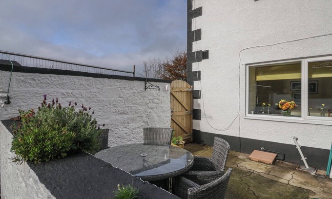 Gosforth House | BENSTEAD COTTAGE, pet friendly, character holiday cottage in Gosforth