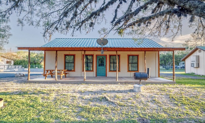 Concan Cabin | Bent River Cabin #3 @ Frio River Escape