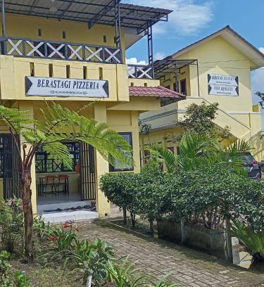 Berastagi House | Berastagi Mountain View Homestay & Pizzeria