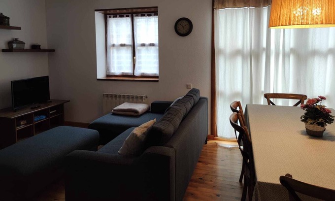Anciles Apartment | Berde- The terrace of Linsoles