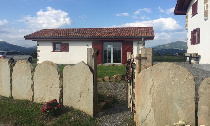 Ayherre House | Bergerie Face aux Pyrénées
