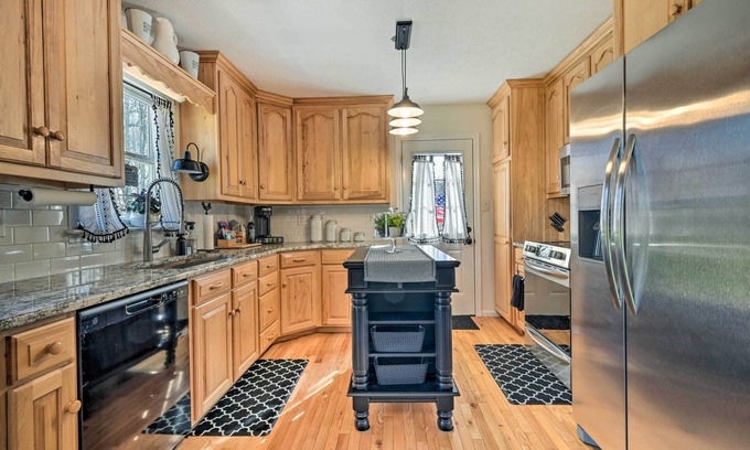 Berkeley Springs Cottage | Berkeley Springs Vacation Home w/Fire Pit!
