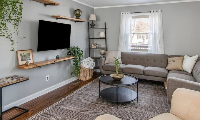 Drayton Plains House | Berkley - Beautiful & Relaxing home